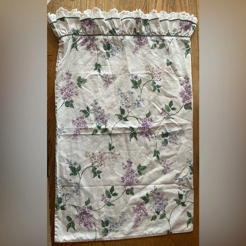 Set of 2 Vintage Waverly Lilac Floral Fabric White Eyelet Ruffle Standard Queen